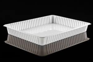 מגשים לבנים